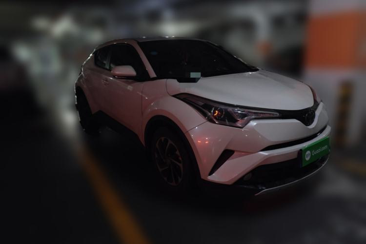 Used Toyota IZOA 2018 2.0L Yichi Edition China V Standard Front Right 45 Deg