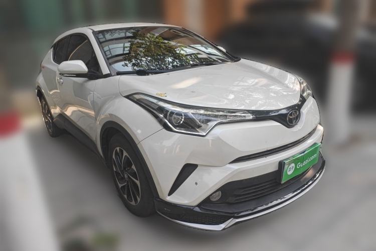 Used Toyota IZOA 2018 2.0L Yichi Edition China V Standard Front Right 45 Deg