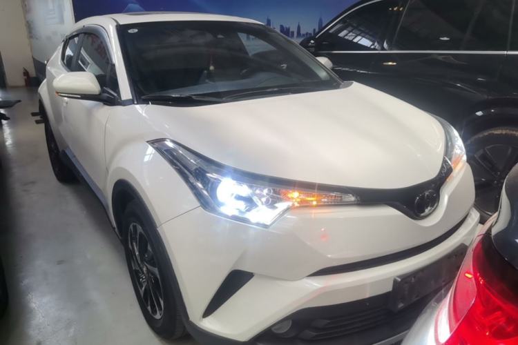 Used Toyota IZOA 2018 2.0L Yichi Version China VI Standard Front Right 45 Deg