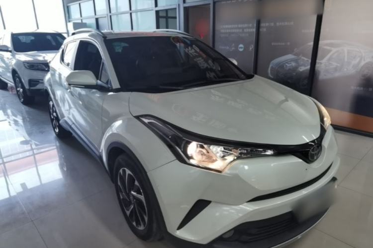 Used Toyota IZOA 2018 2.0L Yichi Edition China V Standard Front Right 45 Deg
