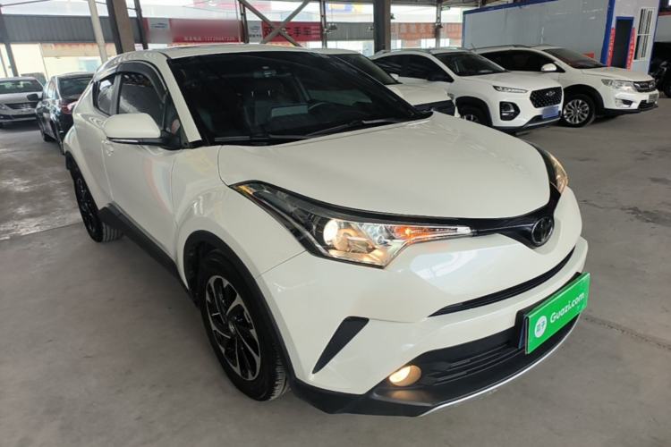 Used Toyota IZOA 2018 2.0L Yichi Edition China V Standard Front Right 45 Deg