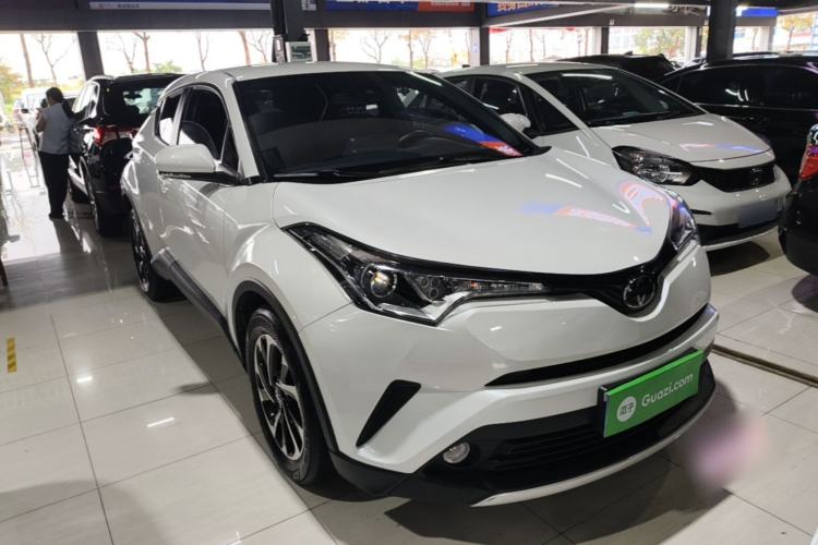 Used Toyota IZOA 2018 2.0L Yichi Version China VI Standard Front Right 45 Deg