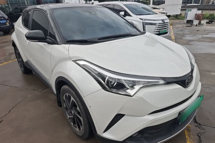Used Toyota IZOA 2018 2.0L Yichi Edition China V Standard Front Right 45 Deg