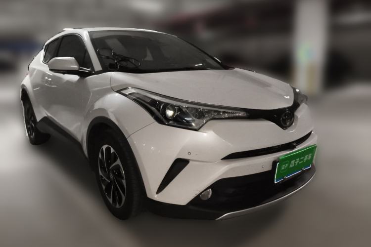 Used Toyota IZOA 2018 2.0L Yichi Version China VI Standard Front Right 45 Deg