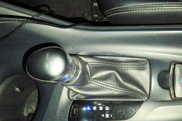 Used Toyota IZOA 2018 2.0L Yidong Edition China VI Gear Lever