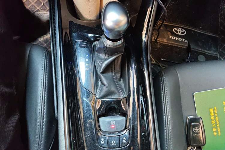 Used Toyota IZOA 2018 2.0L Yichi Edition China V Standard Gear Lever