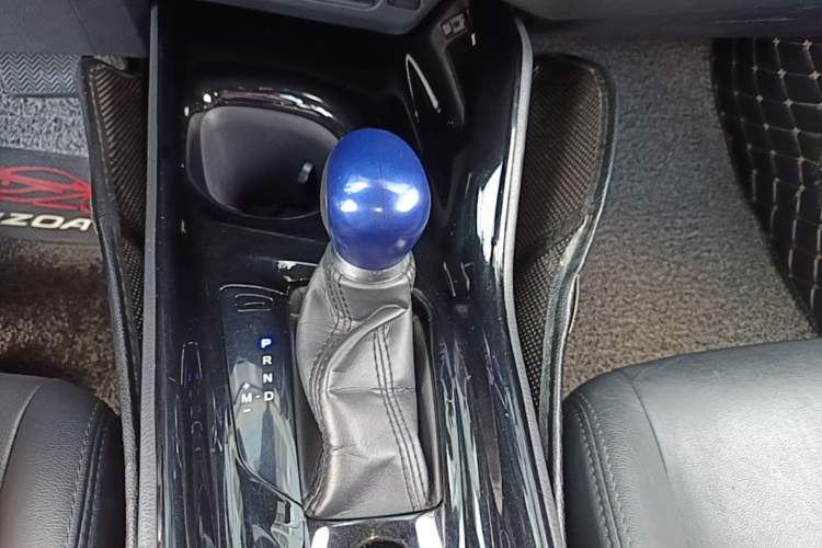 Used Toyota IZOA 2018 2.0L Yichi Edition China V Standard Gear Lever