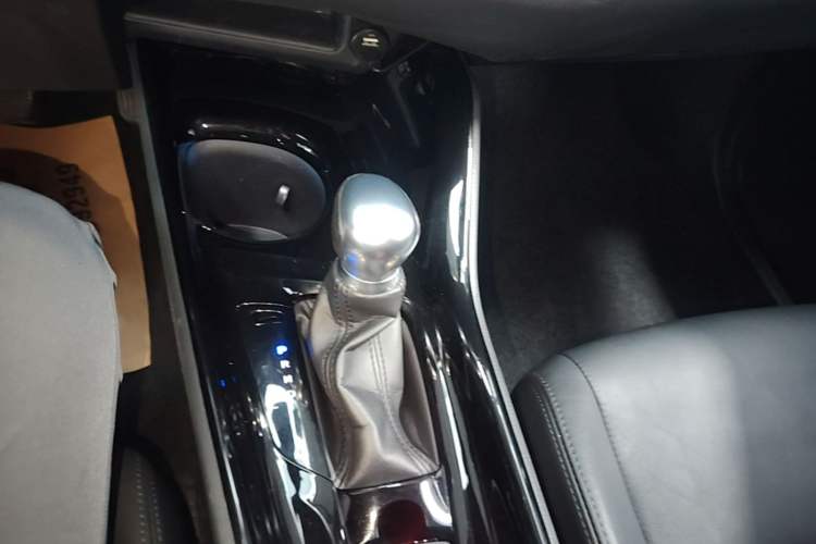 Used Toyota IZOA 2018 2.0L Yichi Version China VI Standard Gear Lever