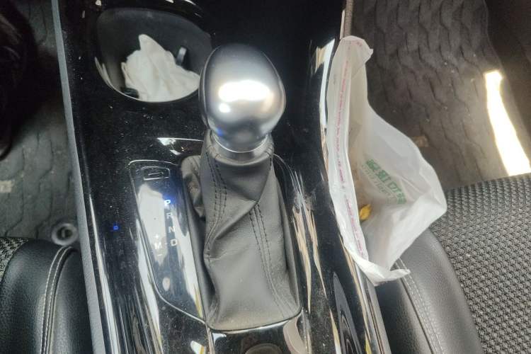 Used Toyota IZOA 2018 2.0L Yichi Edition China V Standard Gear Lever