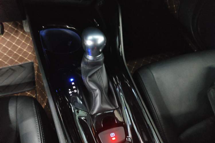 Used Toyota IZOA 2018 2.0L Yichi Version China VI Standard Gear Lever