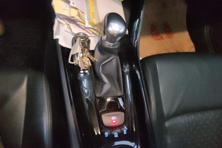 Used Toyota IZOA 2018 2.0L Yichi Version China VI Standard Gear Lever