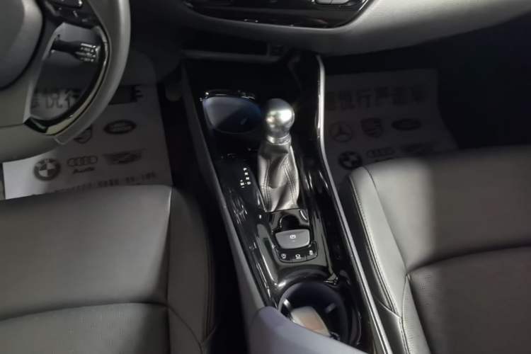 Used Toyota IZOA 2018 2.0L Yichi Edition China V Standard Gear Lever