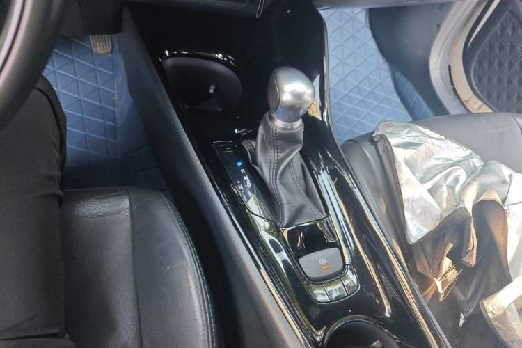 Used Toyota IZOA 2018 2.0L Yichi Edition China V Standard Gear Lever