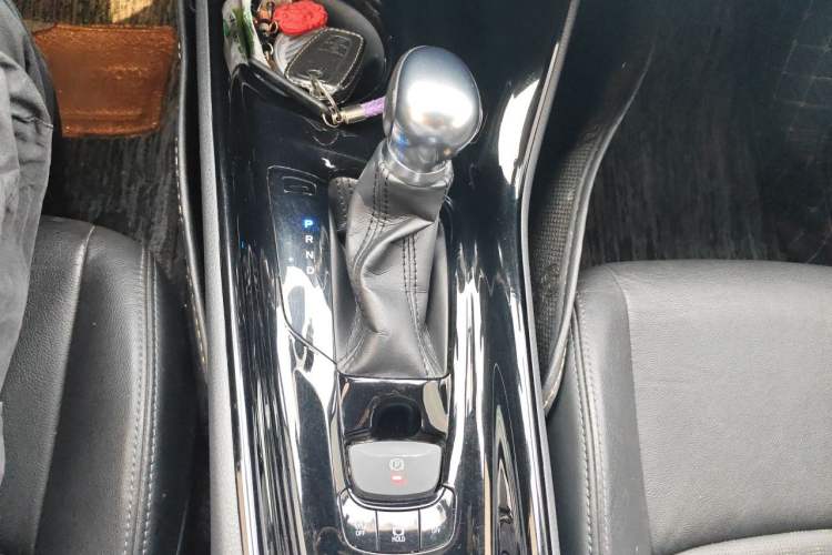 Used Toyota IZOA 2018 2.0L Yichi Version China VI Standard Gear Lever