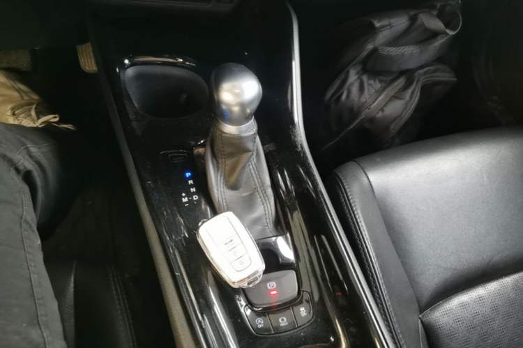 Used Toyota IZOA 2018 2.0L Yichi Edition China V Standard Gear Lever