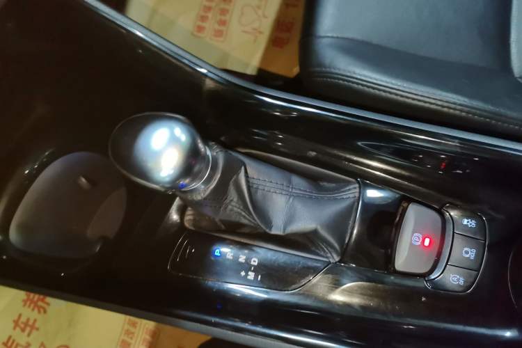 Used Toyota IZOA 2018 2.0L Yichi Edition China V Standard Gear Lever