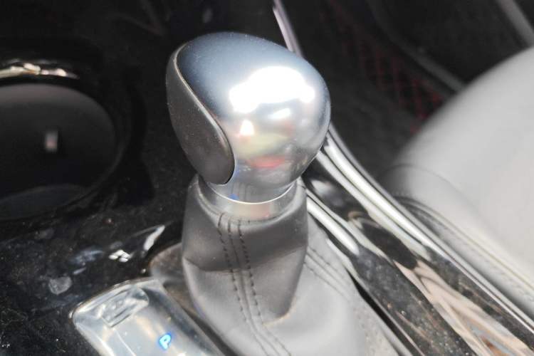 Used Toyota IZOA 2018 2.0L Yichi Version China VI Standard Gear Lever