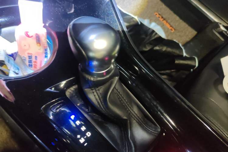 Used Toyota IZOA 2018 2.0L Yichi Edition China V Standard Gear Lever