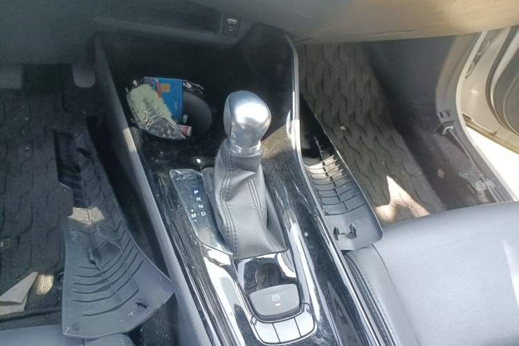 Used Toyota IZOA 2018 2.0L Yichi Version China VI Standard Gear Lever