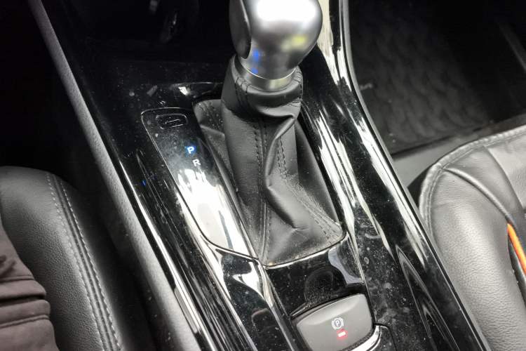 Used Toyota IZOA 2018 2.0L Yichi Edition China V Standard Gear Lever