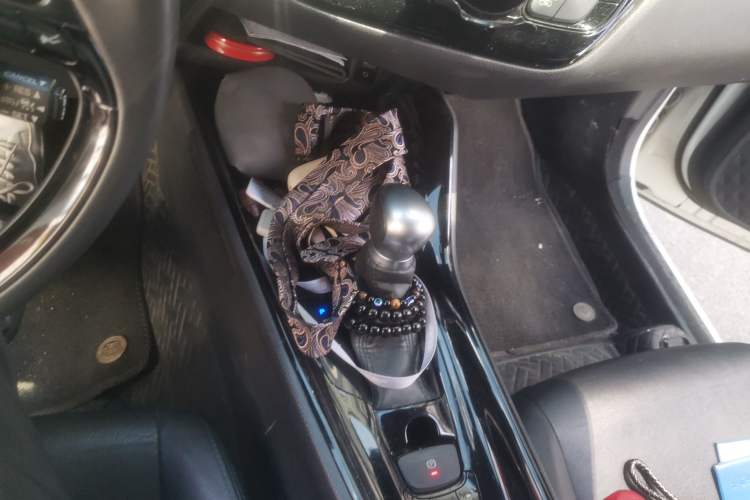 Used Toyota IZOA 2018 2.0L Yixuan Sunroof Version China VI Standard Gear Lever
