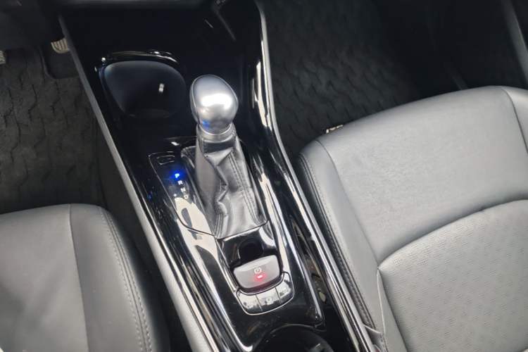 Used Toyota IZOA 2018 2.0L Yichi Edition China V Standard Gear Lever