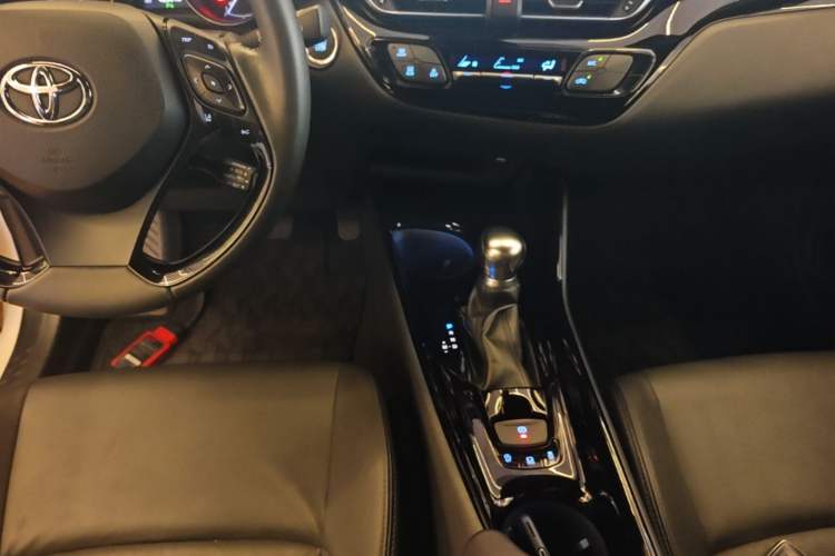 Used Toyota IZOA 2018 2.0L Yichi Edition China V Standard Gear Lever