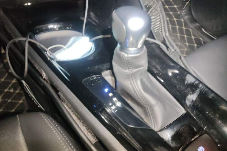 Used Toyota IZOA 2018 2.0L Yichi Version China VI Standard Gear Lever