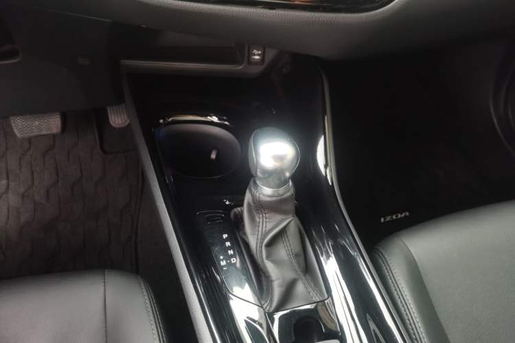 Used Toyota IZOA 2018 2.0L Yichi Edition China V Standard Gear Lever