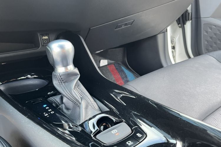 Used Toyota IZOA 2018 2.0L Yixuan Version China V Standard Gear Lever