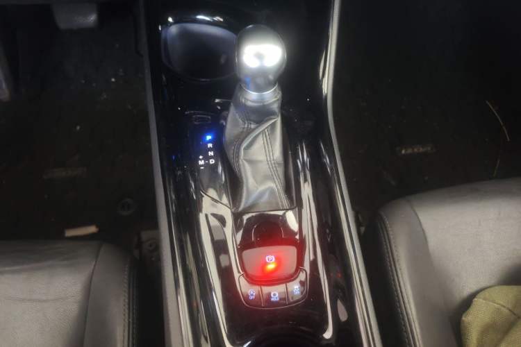 Used Toyota IZOA 2018 2.0L Yichi Version China VI Standard Gear Lever