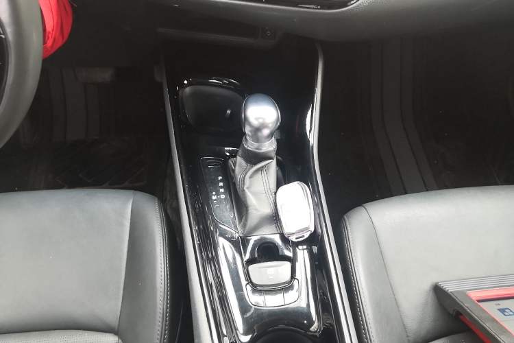 Used Toyota IZOA 2018 2.0L Yichi Edition China V Standard Gear Lever