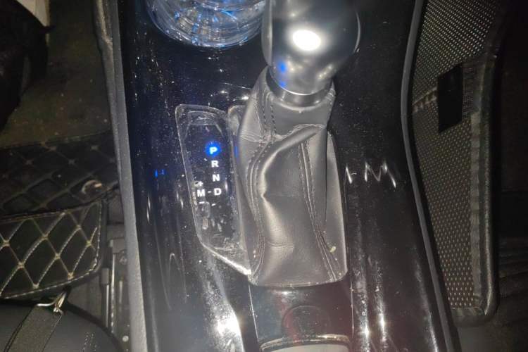 Used Toyota IZOA 2018 2.0L Yichi Version China VI Standard Gear Lever