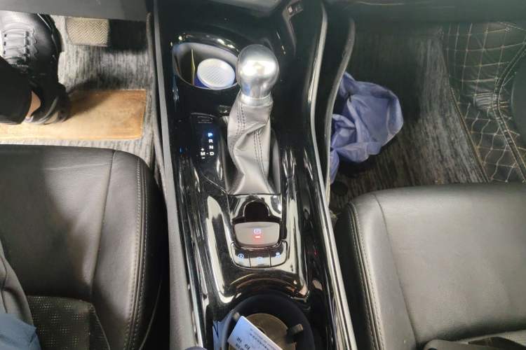 Used Toyota IZOA 2018 2.0L Yichi Version China VI Standard Gear Lever