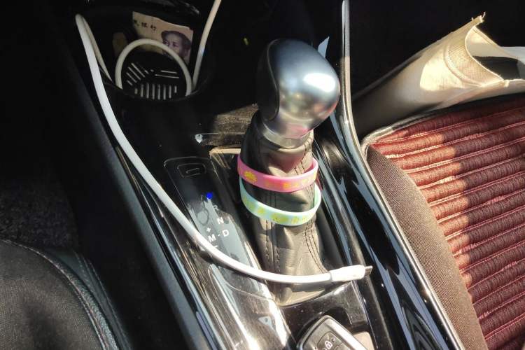 Used Toyota IZOA 2018 2.0L Yichi Version China VI Standard Gear Lever