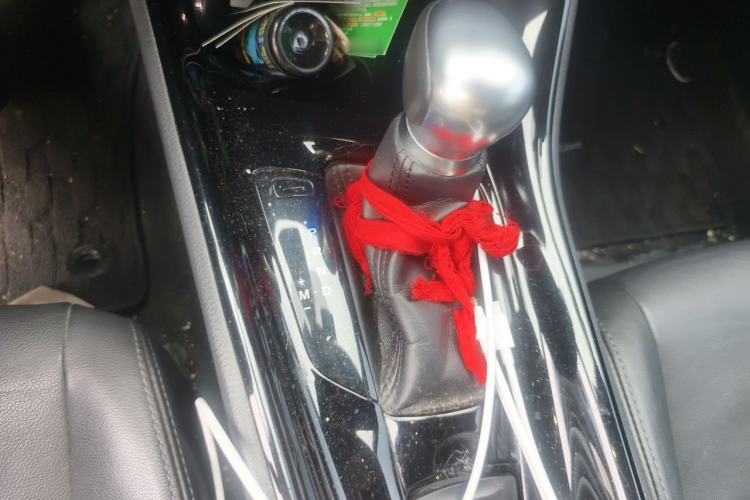 Used Toyota IZOA 2018 2.0L Yixuan Sunroof Version China VI Standard Gear Lever