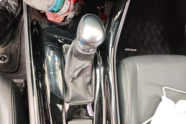 Used Toyota IZOA 2018 2.0L Yichi Edition China V Standard Gear Lever
