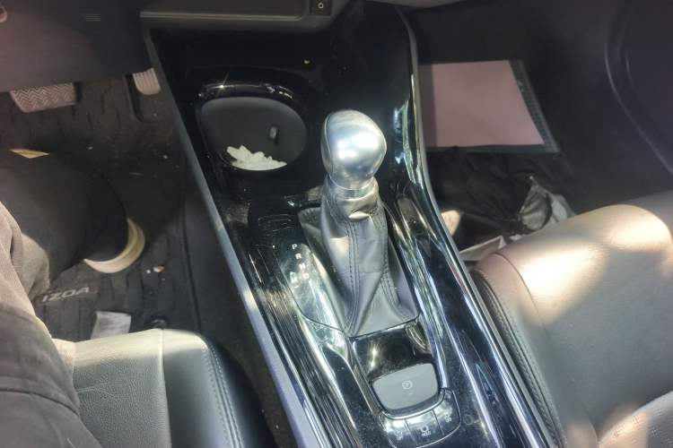 Used Toyota IZOA 2018 2.0L Yichi Version China VI Standard Gear Lever