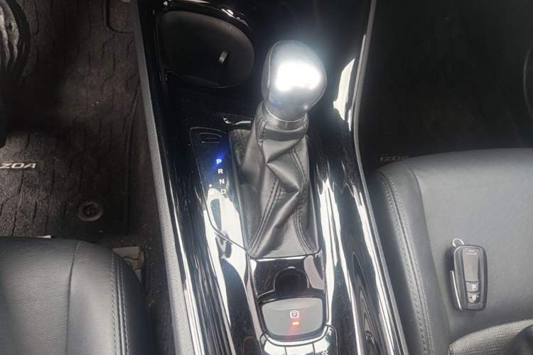 Used Toyota IZOA 2018 2.0L Yichi Version China VI Standard Gear Lever