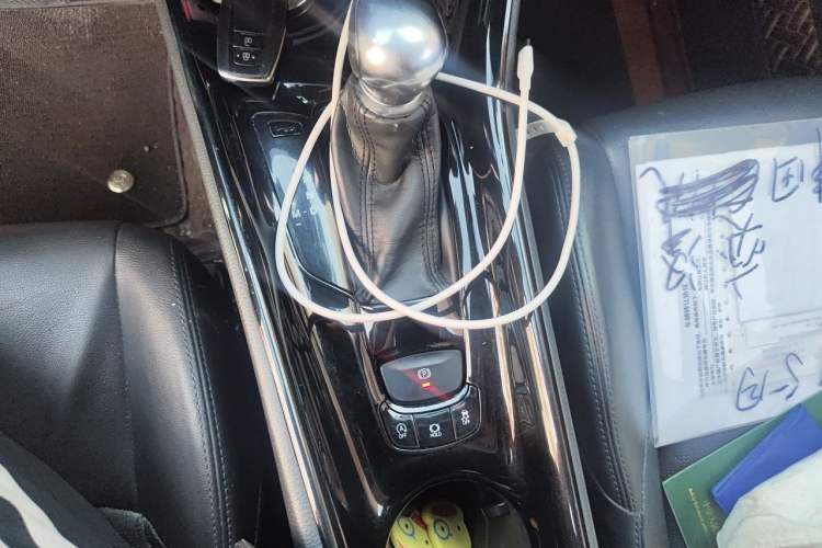Used Toyota IZOA 2018 2.0L Yidong Version China V Standard Gear Lever