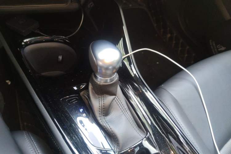 Used Toyota IZOA 2018 2.0L Yichi Version China VI Standard Gear Lever