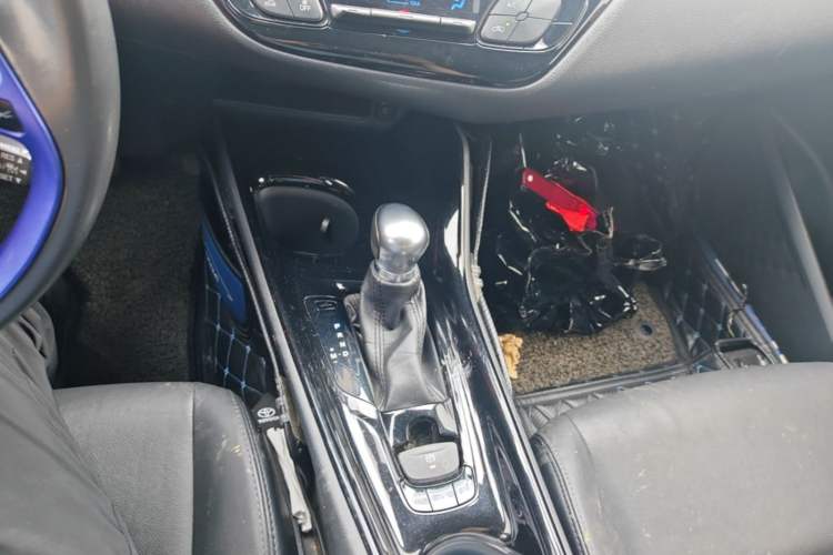 Used Toyota IZOA 2018 2.0L Yichi Edition China V Standard Gear Lever