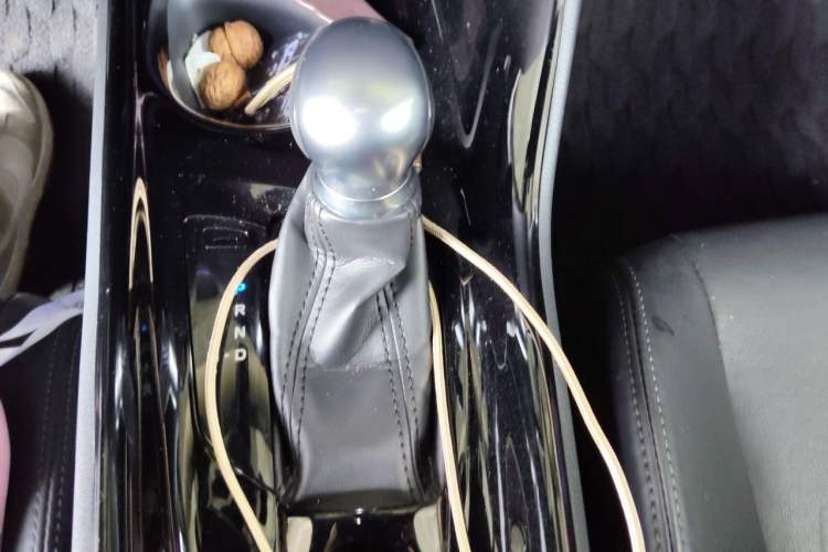 Used Toyota IZOA 2018 2.0L Yichi Version China VI Standard Gear Lever