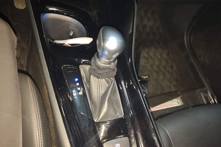 Used Toyota IZOA 2018 2.0L Yichi Version China VI Standard Gear Lever