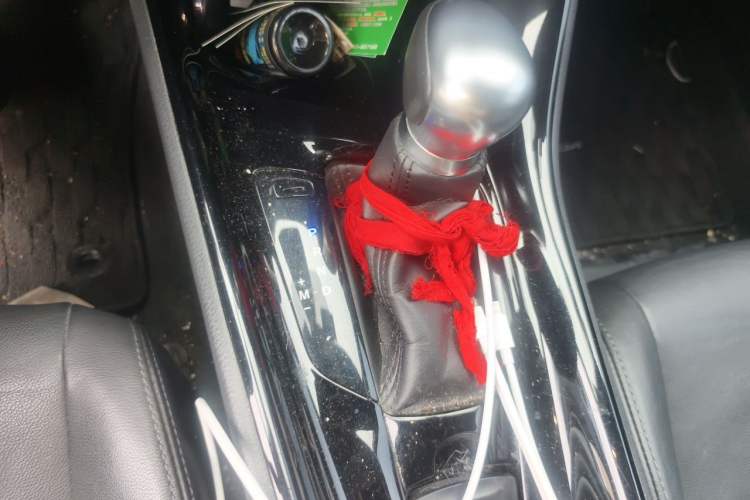 Used Toyota IZOA 2018 2.0L Yixuan Sunroof Version China VI Standard Gear Lever