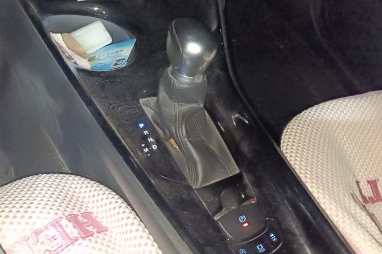 Used Toyota IZOA 2018 2.0L Yichi Version China VI Standard Gear Lever