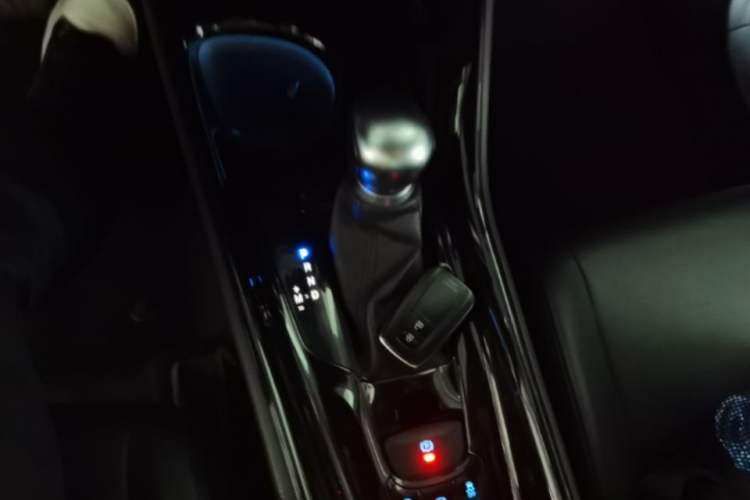 Used Toyota IZOA 2018 2.0L Yichi Edition China V Standard Gear Lever