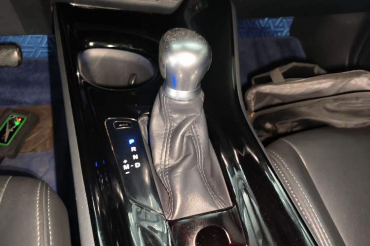 Used Toyota IZOA 2018 2.0L Yichi Edition China V Standard Gear Lever