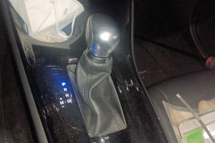 Used Toyota IZOA 2018 2.0L Yichi Version China VI Standard Gear Lever