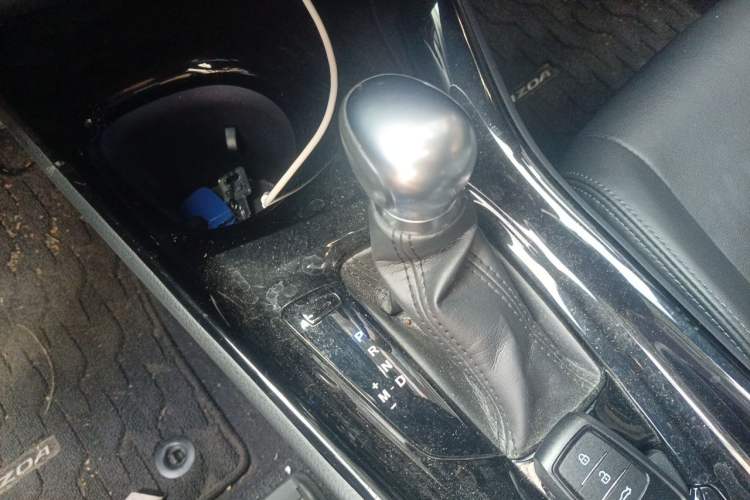 Used Toyota IZOA 2018 2.0L Yichi Edition China V Standard Gear Lever